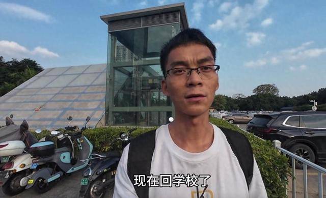 高考16次的唐尚珺回应退学复读质疑：不再走回头路，仍在学校，不会退学