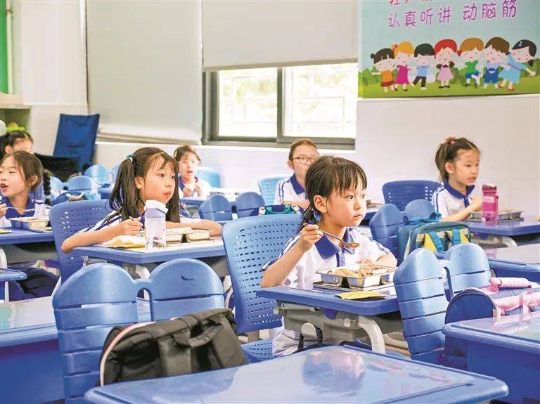 深圳一区回应公办中小学自建食堂建议，并公布改造时间表